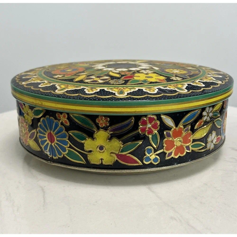 Vtg Daher Embossed Floral Decorative Round Tin‎